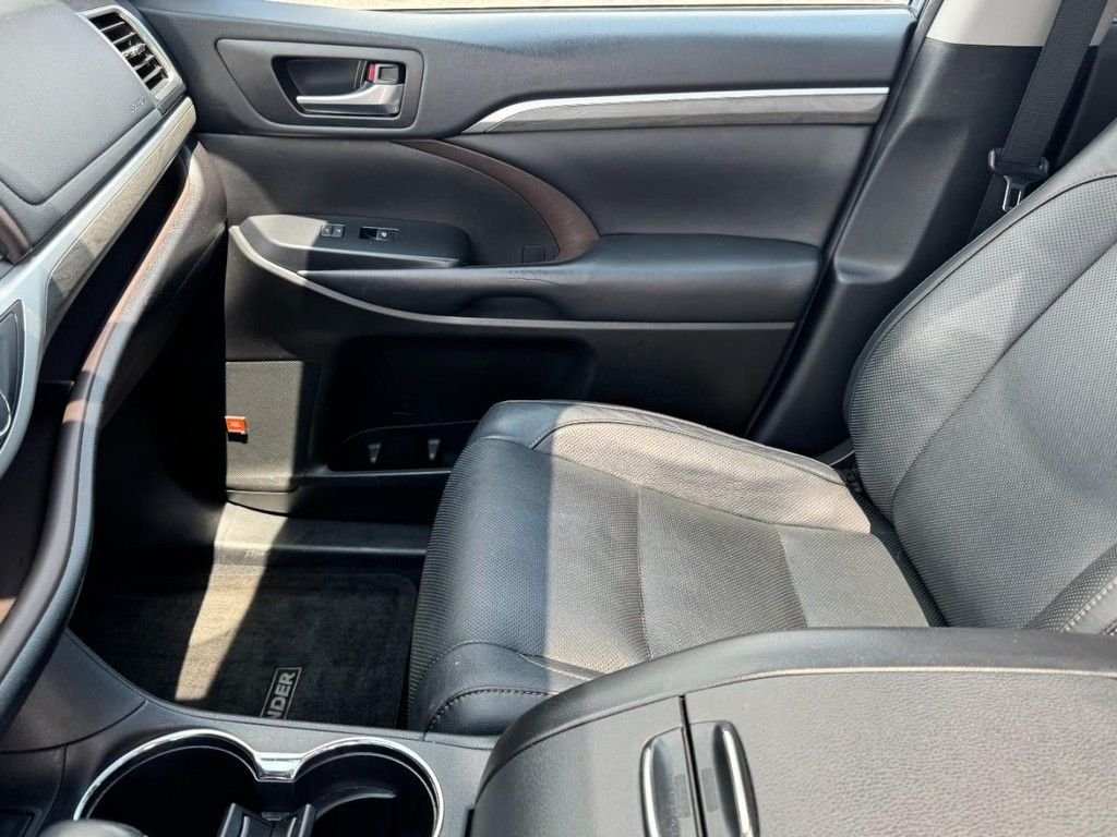 Used 2018 Blue Toyota Limited Platinum image 19