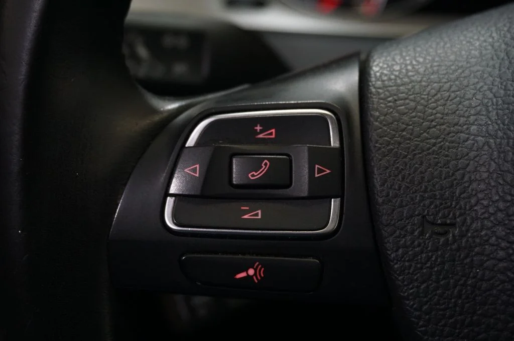 Used 2010 Silver Volkswagen Komfort image 17