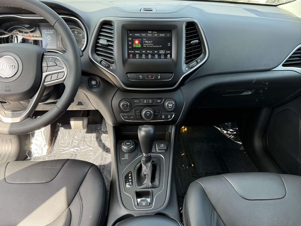 Used 2021 White Jeep Latitude Lux image 18