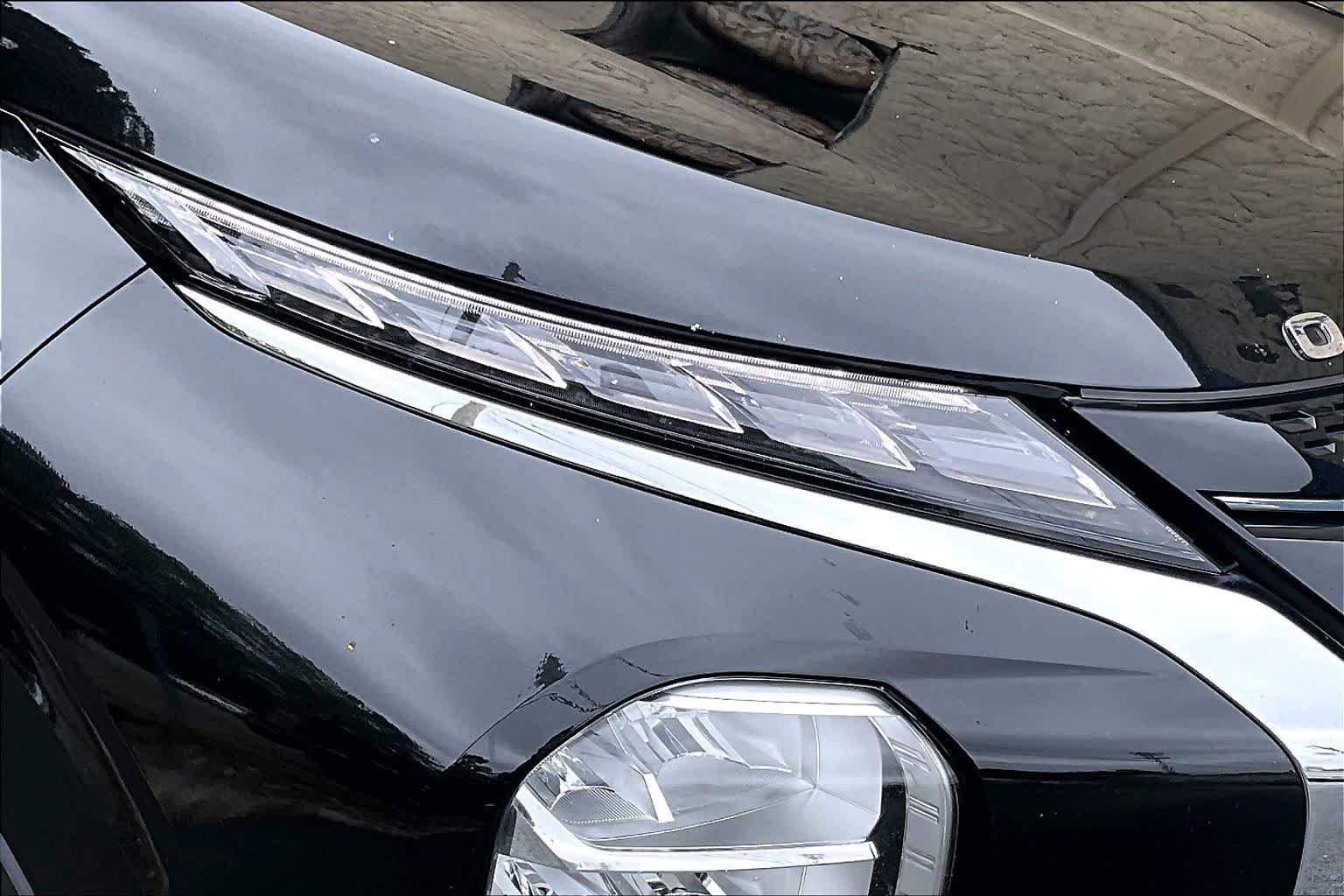 Used 2022 Black Diamond Mitsubishi SE image 28