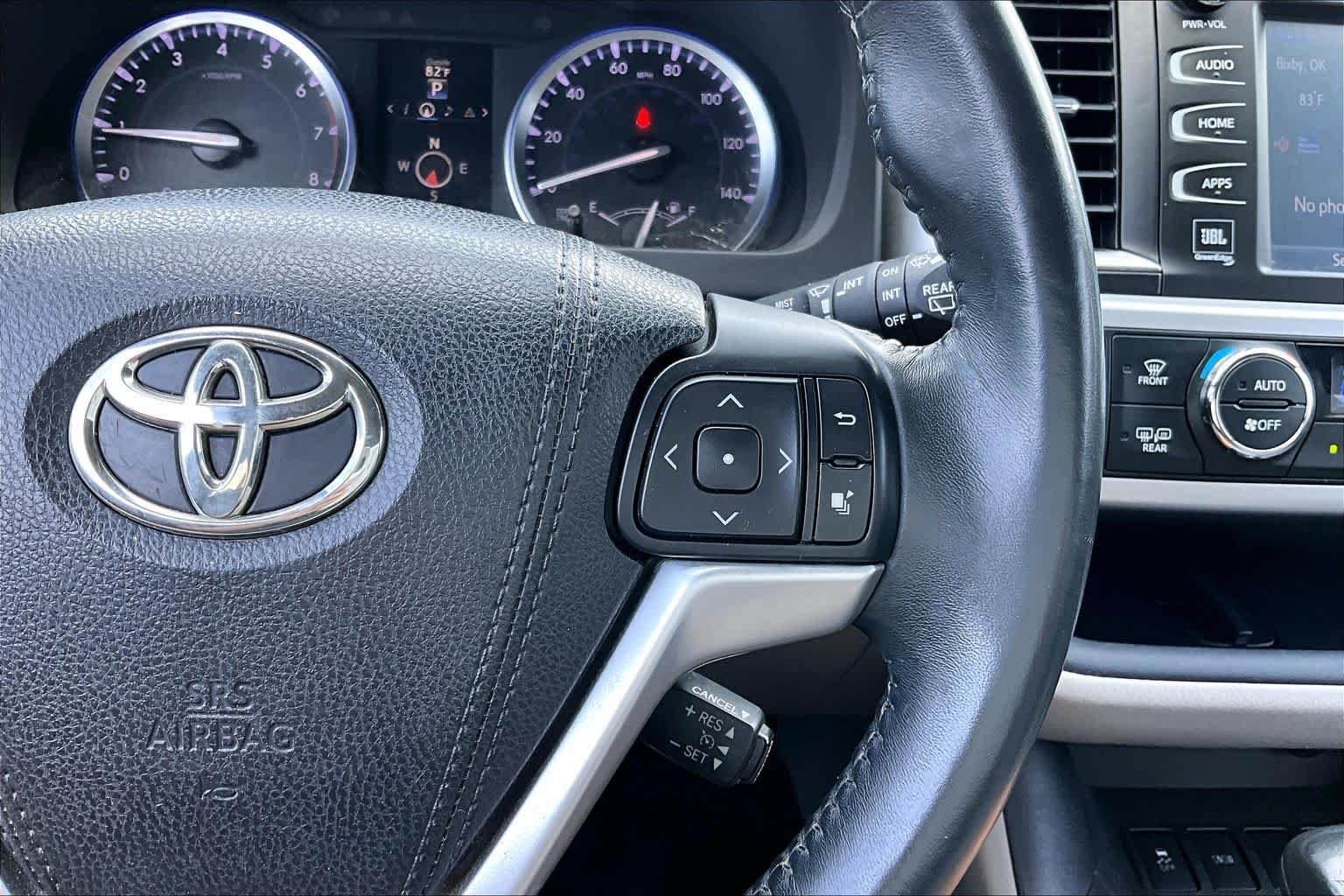 Used 2016 Blizzard Pearl Toyota Limited image 24