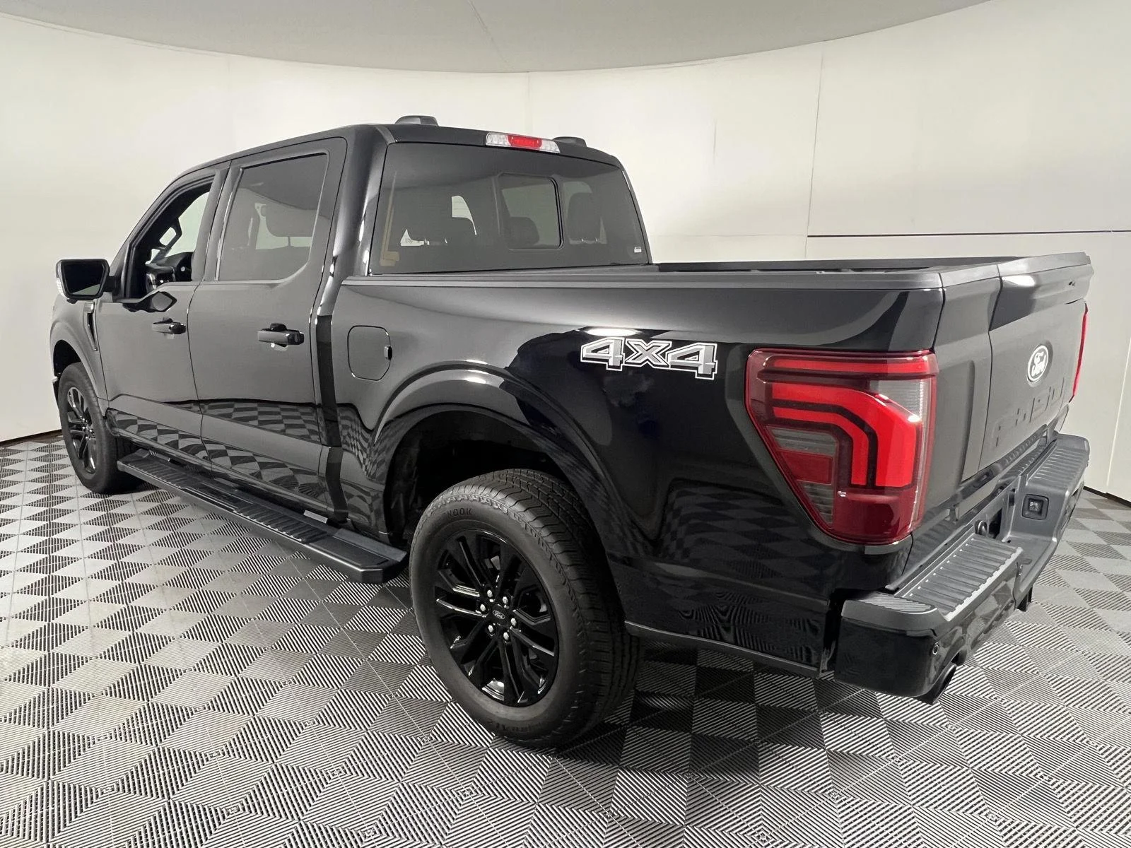 Certified Used 2025 Agate Black Ford LARIAT image 8