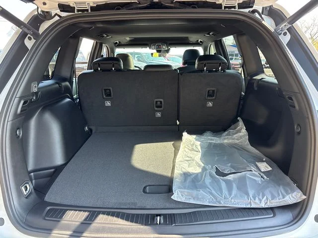 New 2026 Bright White Clear-Coat Exterior Paint Jeep Altitude image 31