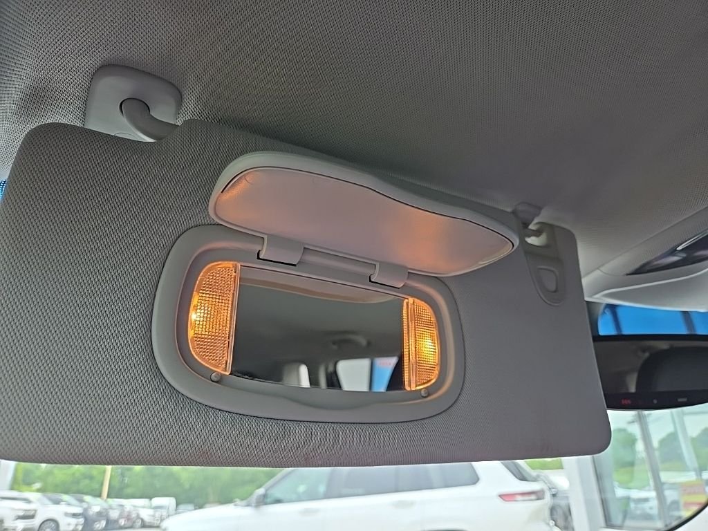 Used 2018 White Jeep Latitude image 61