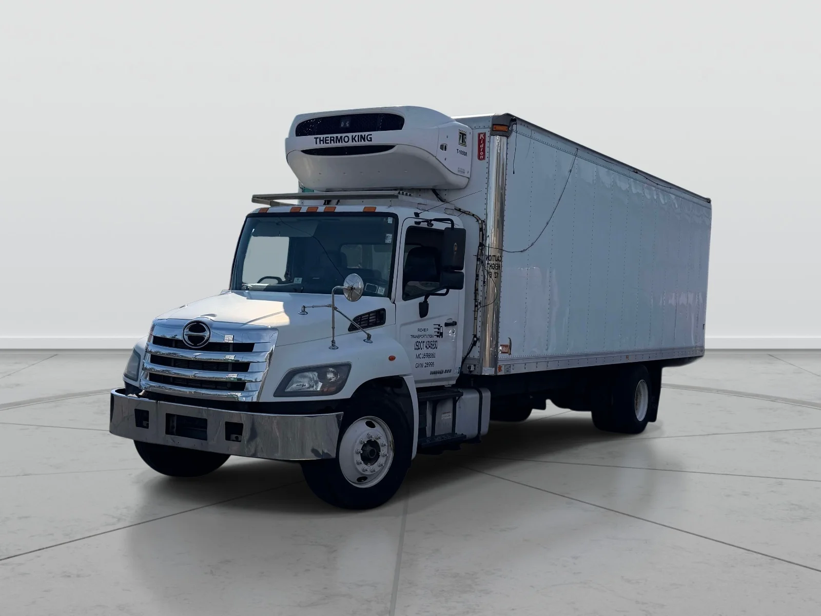 Used 2016 White Hino 268 image 3