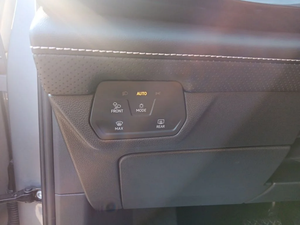 Used 2026 Black Volkswagen SE w/Technology image 15