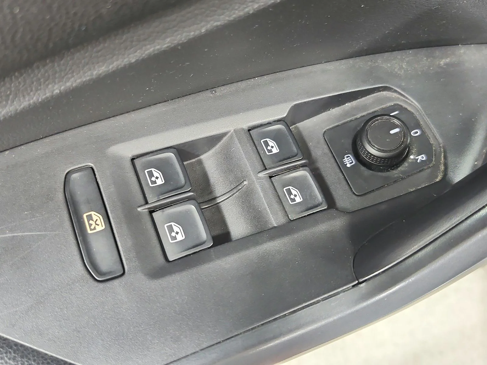 Used 2019 Gray Volkswagen 1.4T SE image 33