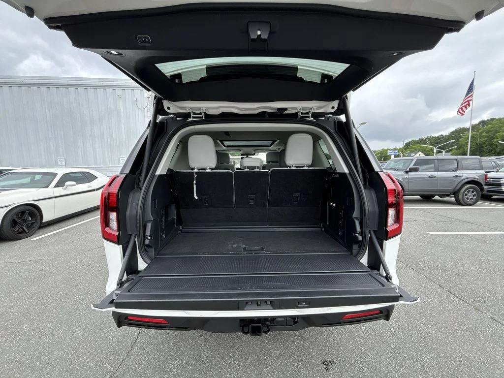 Used 2025 White Ford Active image 21