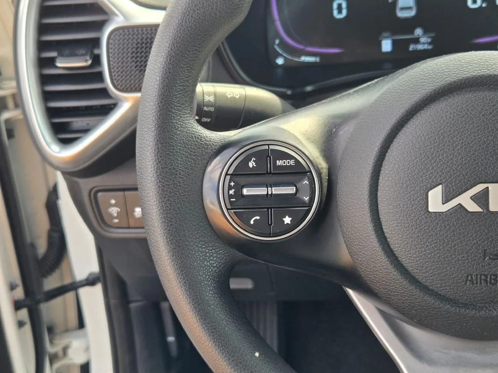 Used 2025 White Kia LX image 27