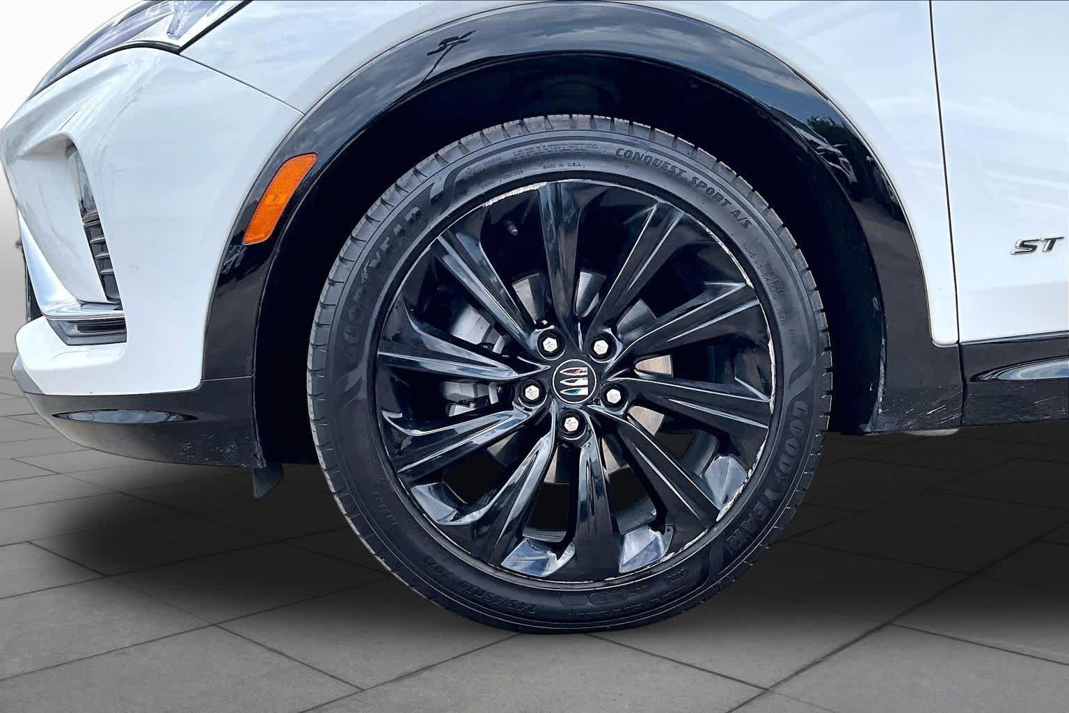 Used 2025 Summit White Buick Sport Touring image 11