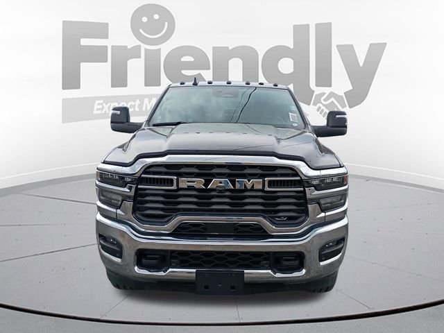 New 2026 Diamond Black Crystal Pearl-Coat Exterior Paint RAM Tradesman image 2
