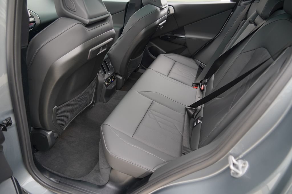 New 2026 Skyscraper Grey Metallic BMW 30 xDrive image 18