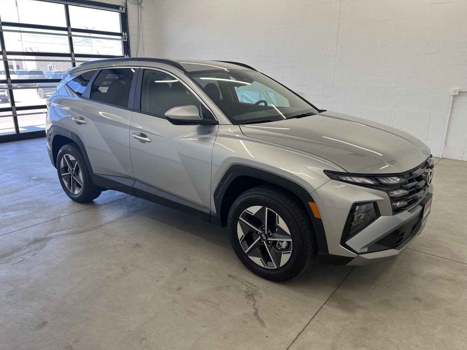 Used 2026 Shimmering Silver Hyundai SEL image 5