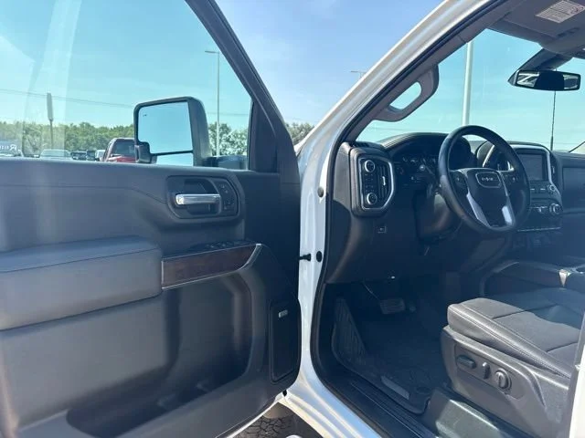 Used 2023 SUMMIT WHITE GMC SLT image 12