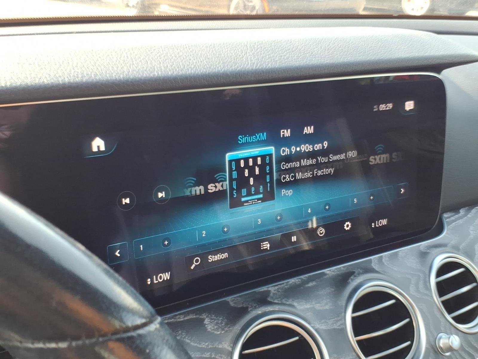 Used 2021  MERCEDES BENZ  image 23