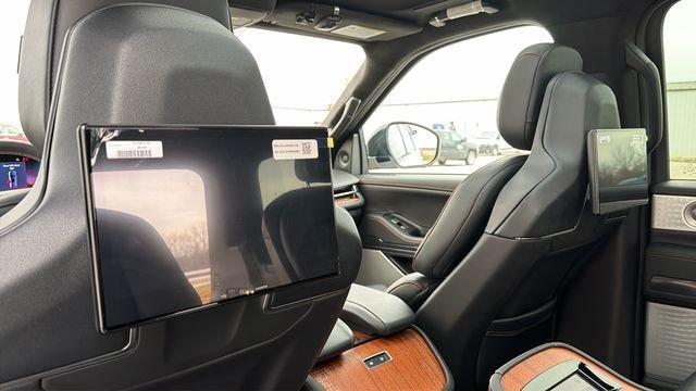 Used 2025 White Lincoln Black Label image 20