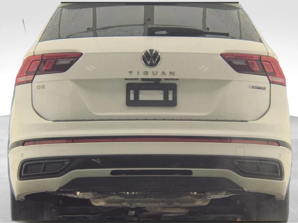 Used 2023 White Volkswagen 2.0T SE R-Line Black image 9