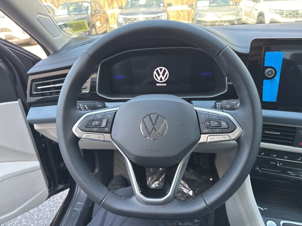 2025 Volkswagen Jetta SE - Photo 22
