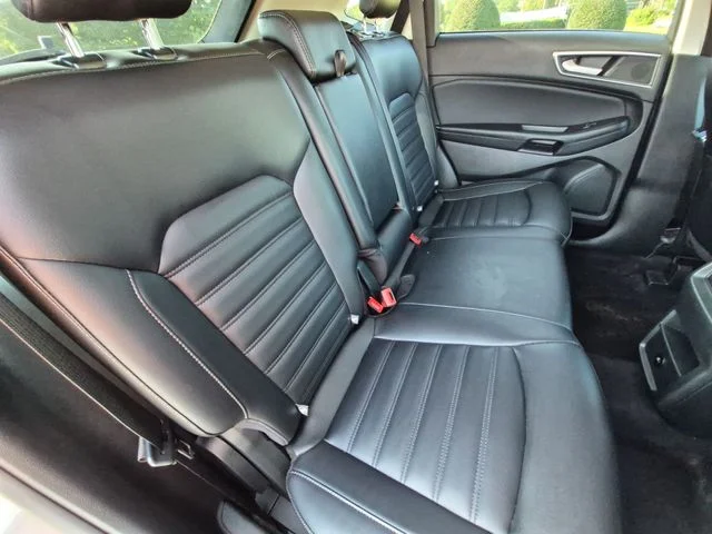 Used 2024 Gray Ford SEL image 33