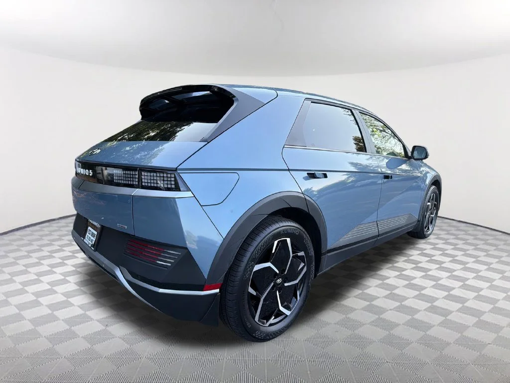 Used 2023 Blue Hyundai SEL image 5