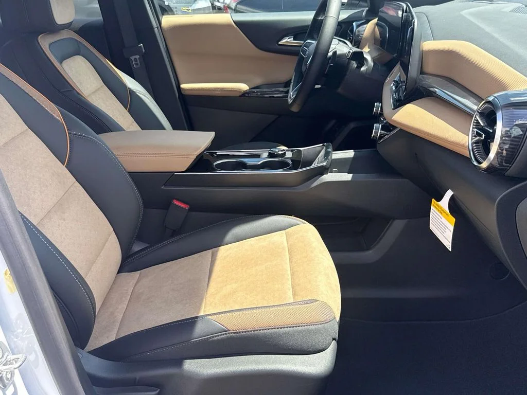 New 2027 Polar White Tricoat Chevrolet ACTIV image 26
