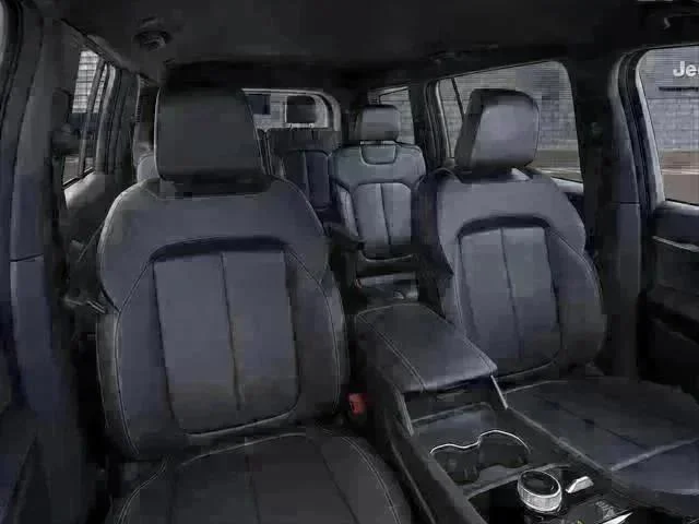 New 2026 Silver Zynith Exterior Paint Jeep Limited image 9