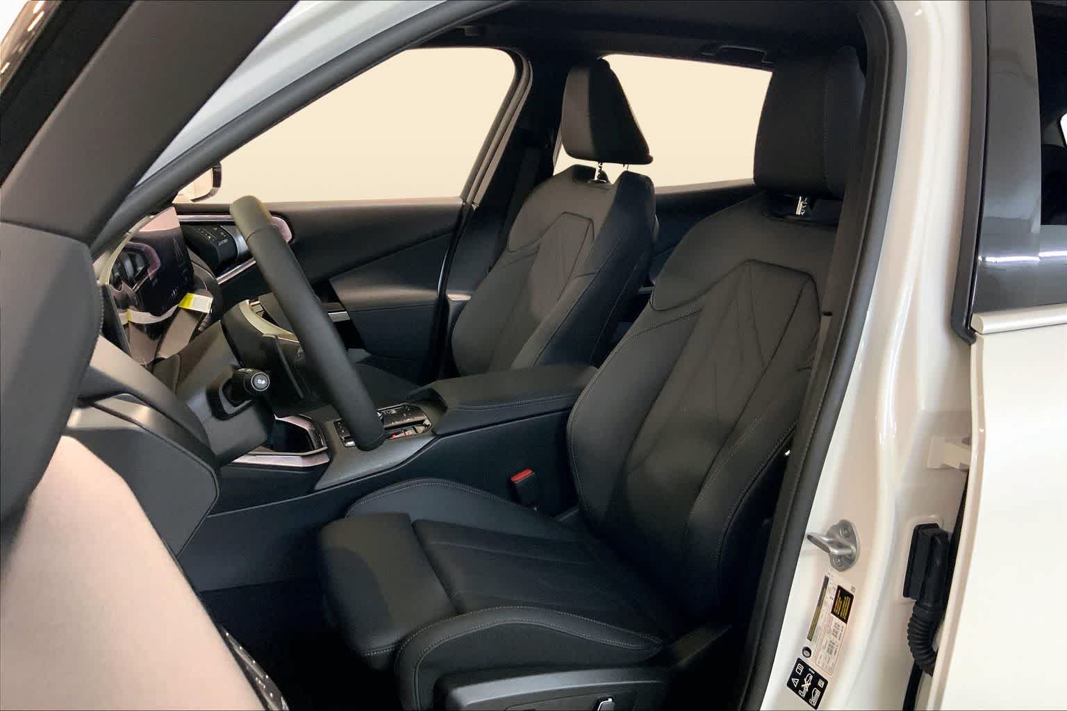 New 2026 Mineral White Metallic BMW 30 xDrive image 9