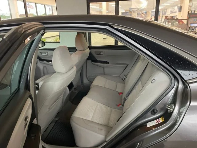 Used 2015 Gray Toyota LE image 10