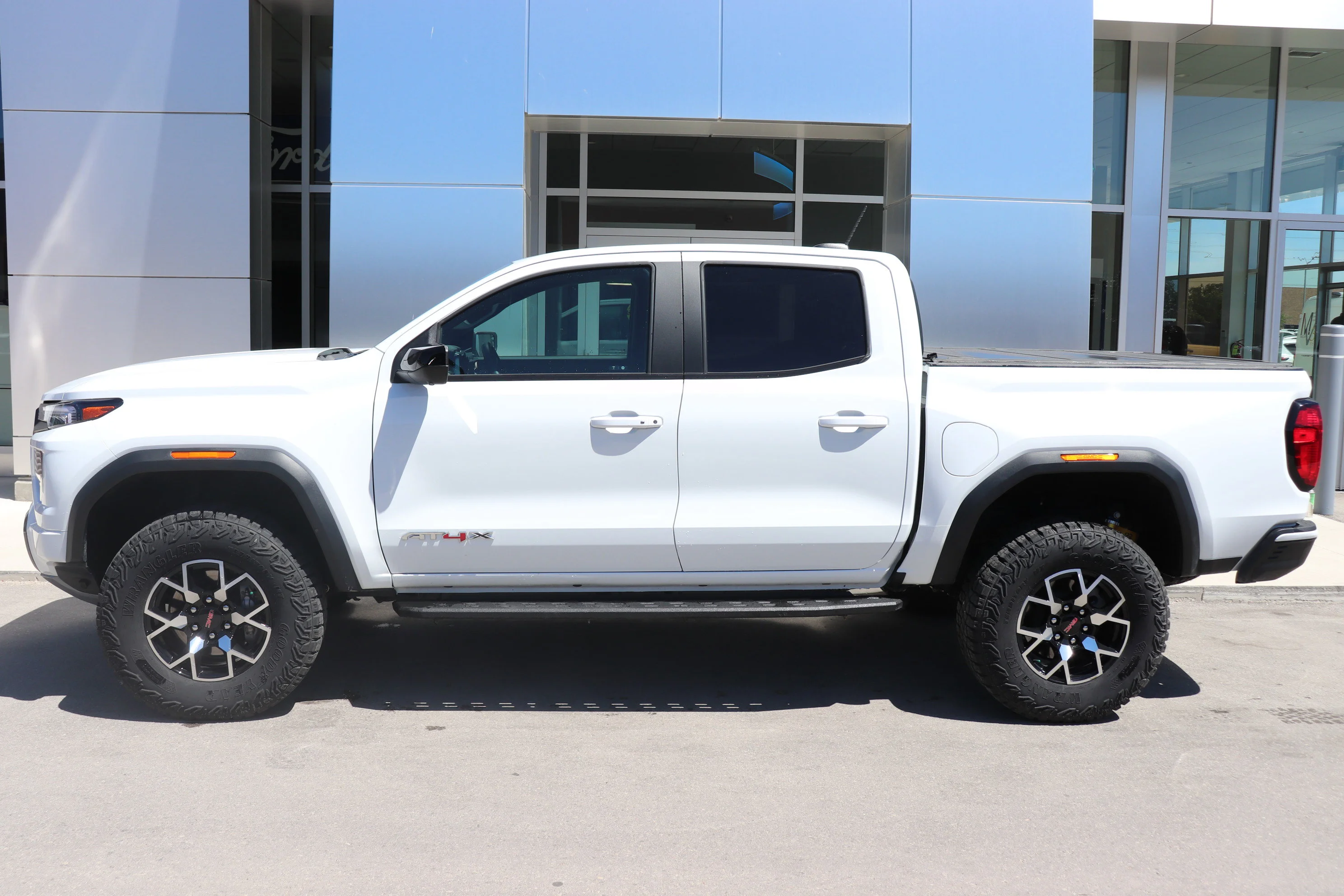 Used 2024 White GMC AT4X image 3