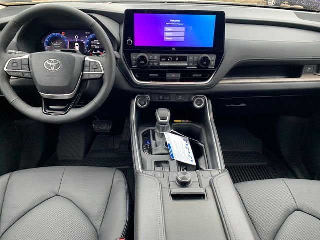 Used 2026  Toyota Platinum image 15