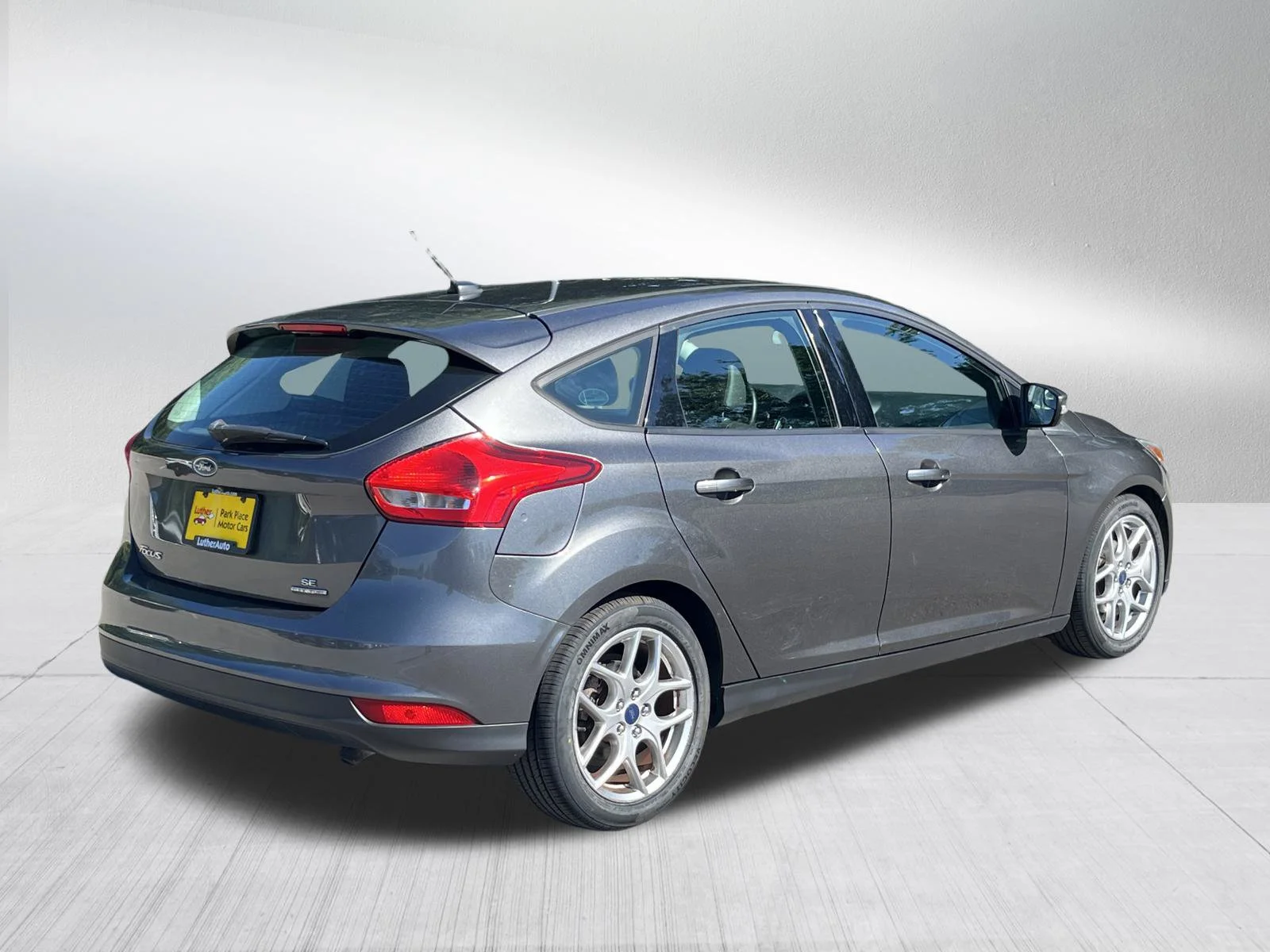 Used 2015 Magnetic Ford SE image 7