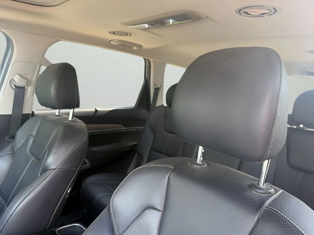 Used 2020 Everlasting Silver Kia EX image 11