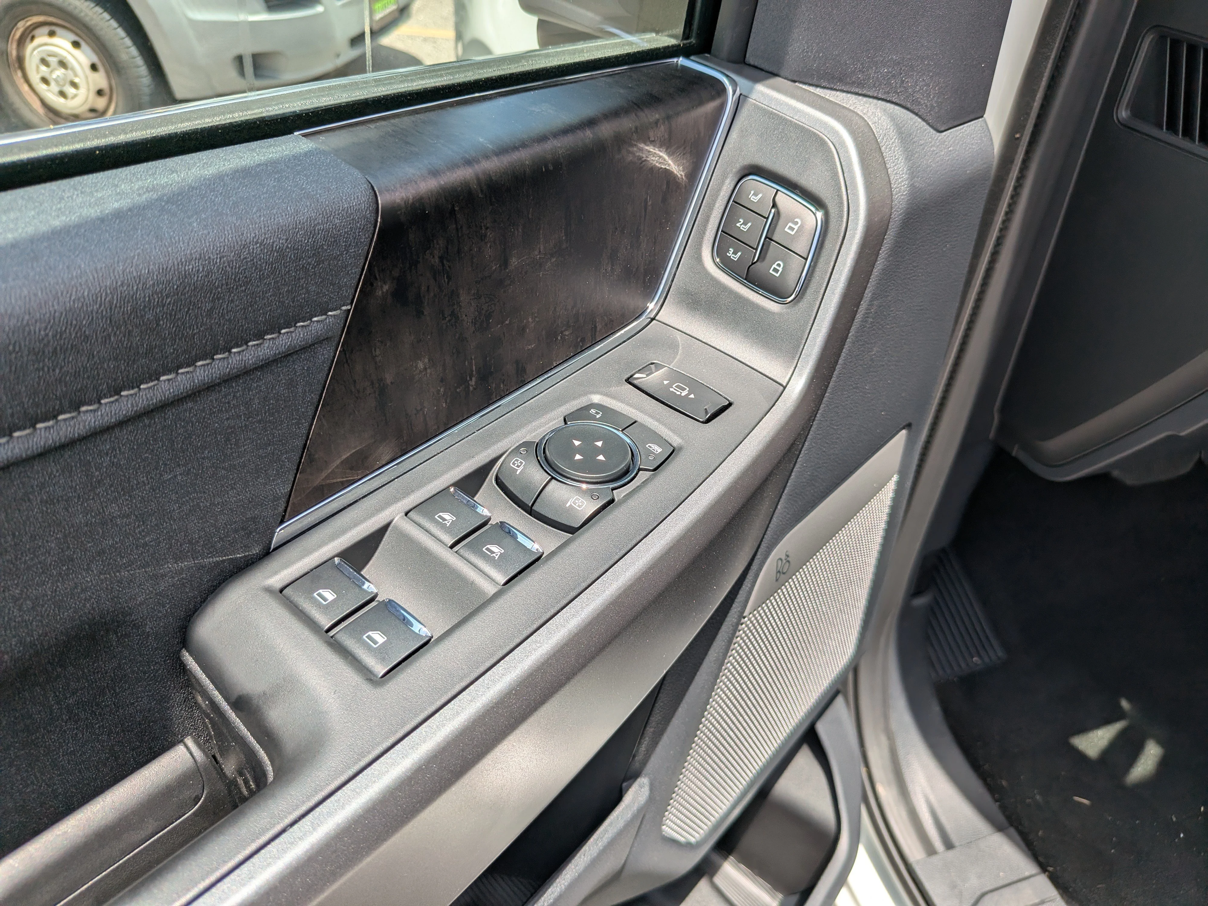 New 2026 Star White Metallic Tri-Coat Ford F-250® Lariat® image 19