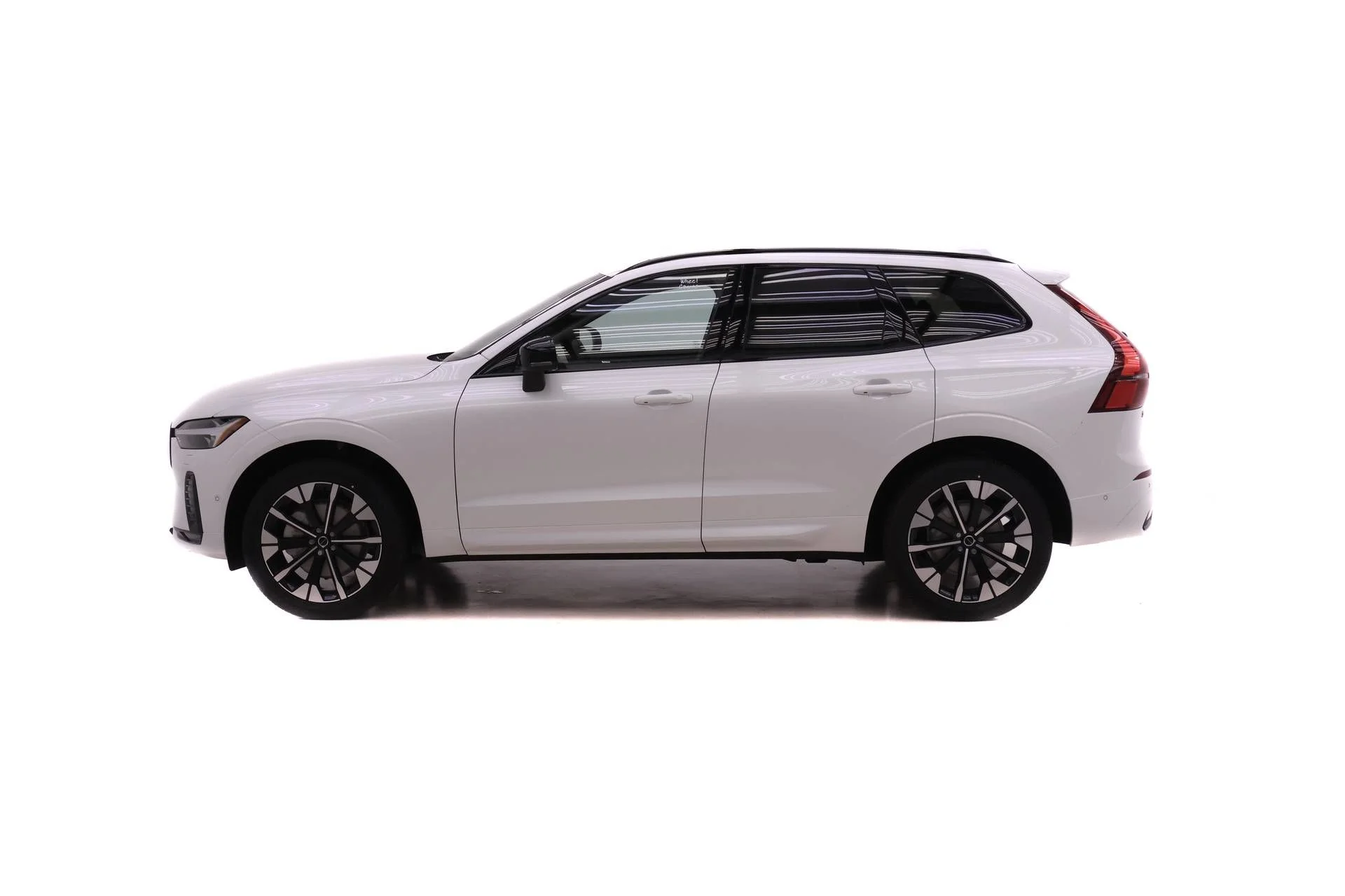 New 2026 Crystal White Volvo Plus image 3