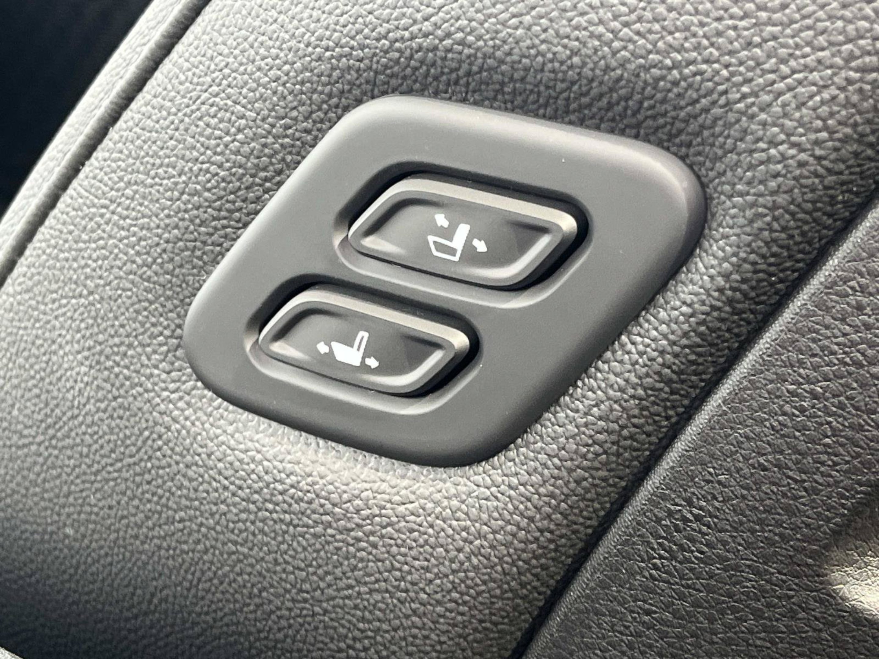 New 2027 Ceramic Silver Kia SX Prestige image 14