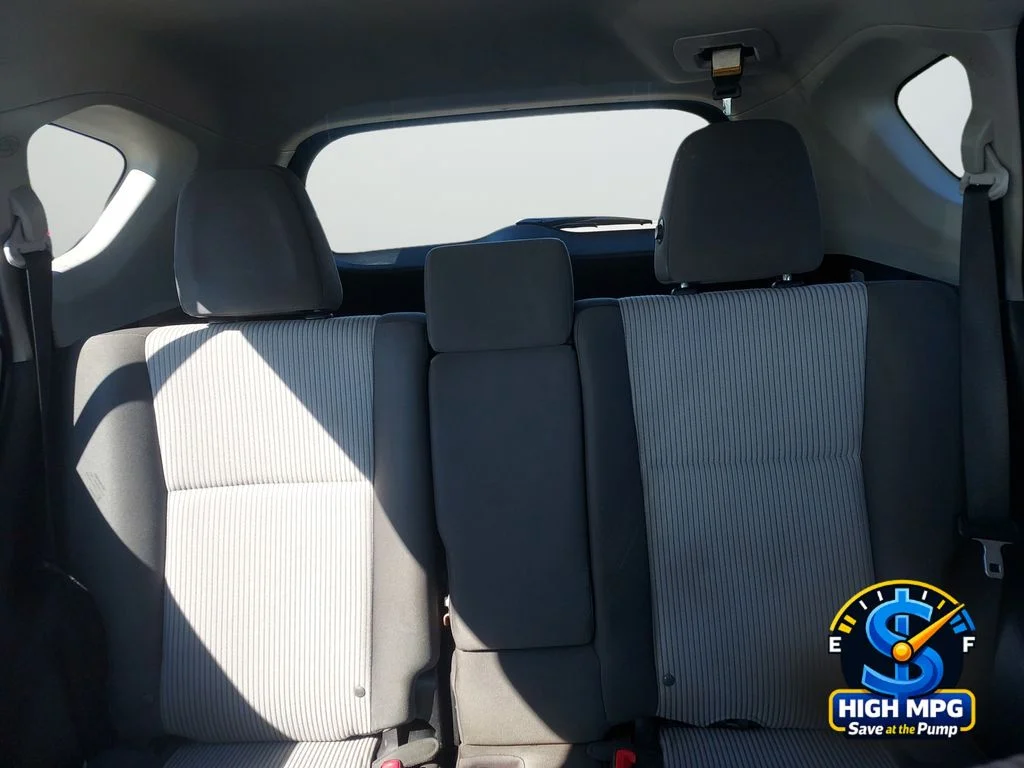 Used 2013 Silver Toyota LE image 31