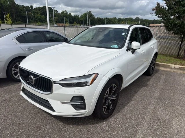 2022 Volvo XC60 B5 Momentum FWD's photo