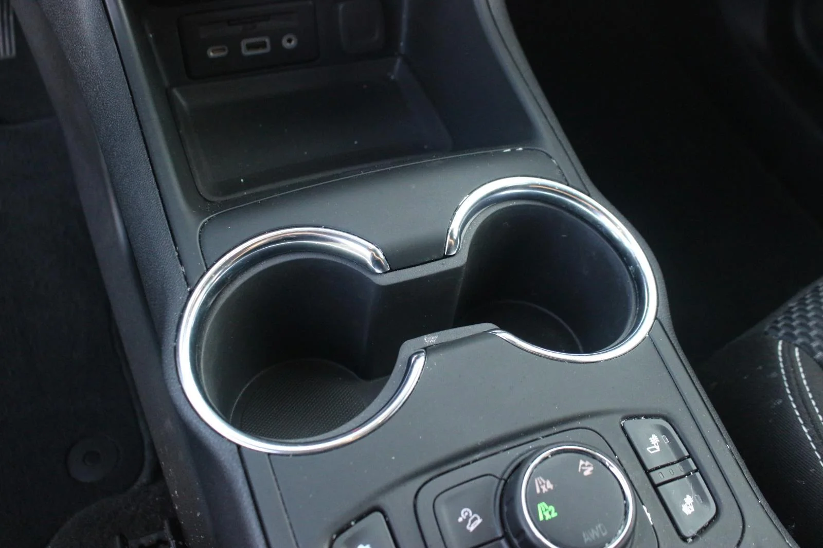 Used 2023 Sterling Metallic GMC SLE image 23