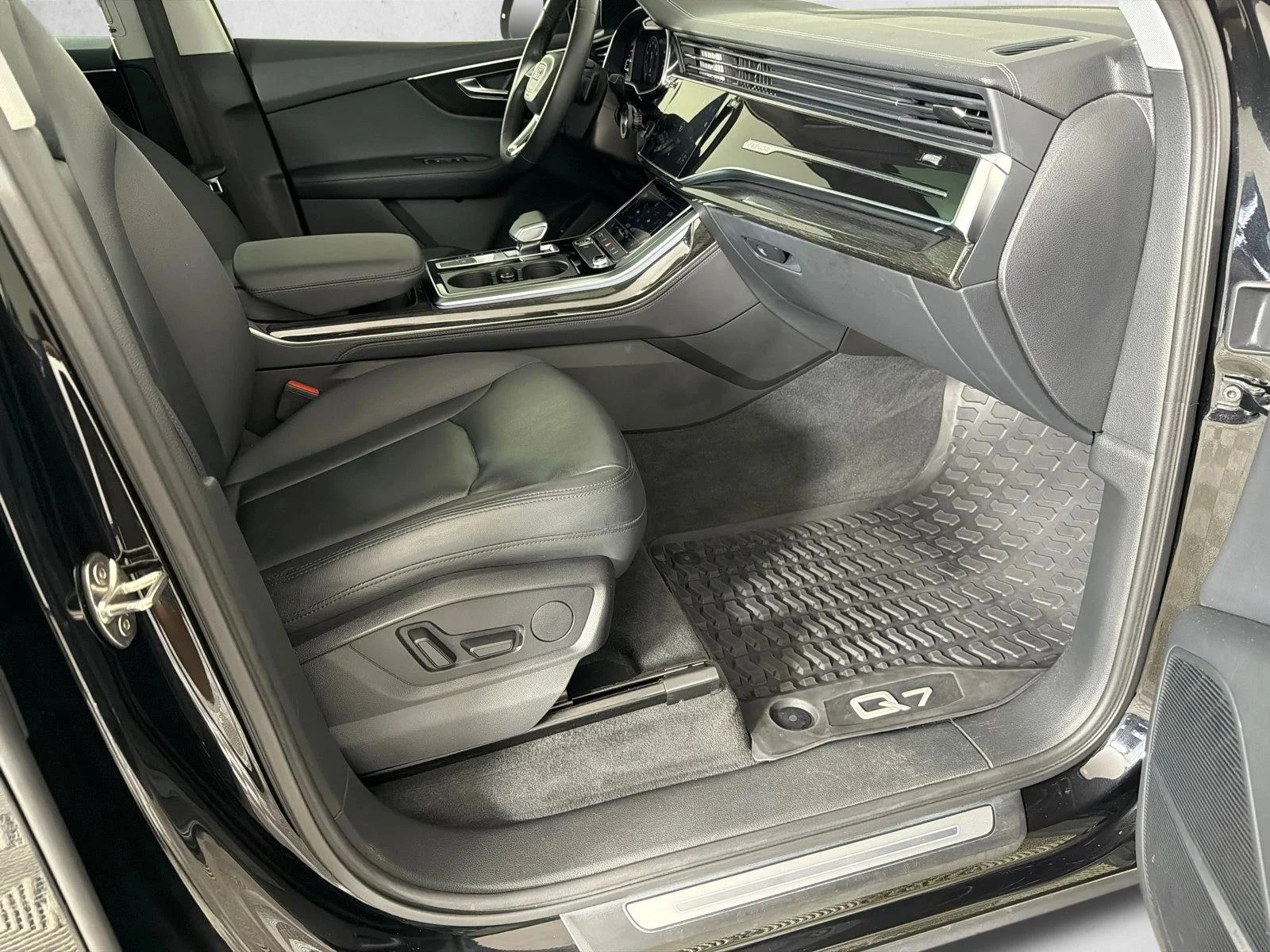 Used 2023 Mythos Black Metal Audi Premium Plus image 15