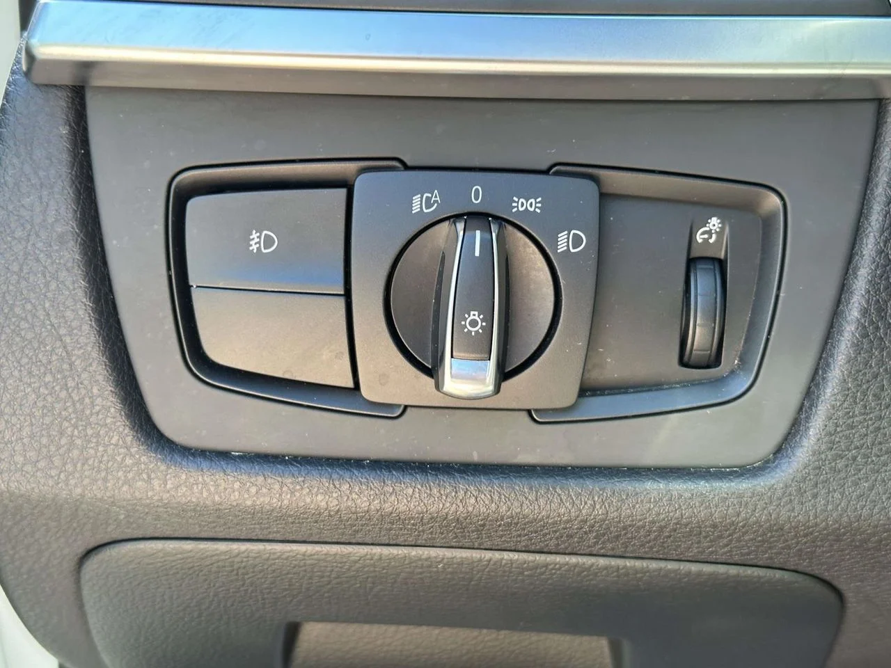 Used 2016 Alpine White BMW xDrive image 22