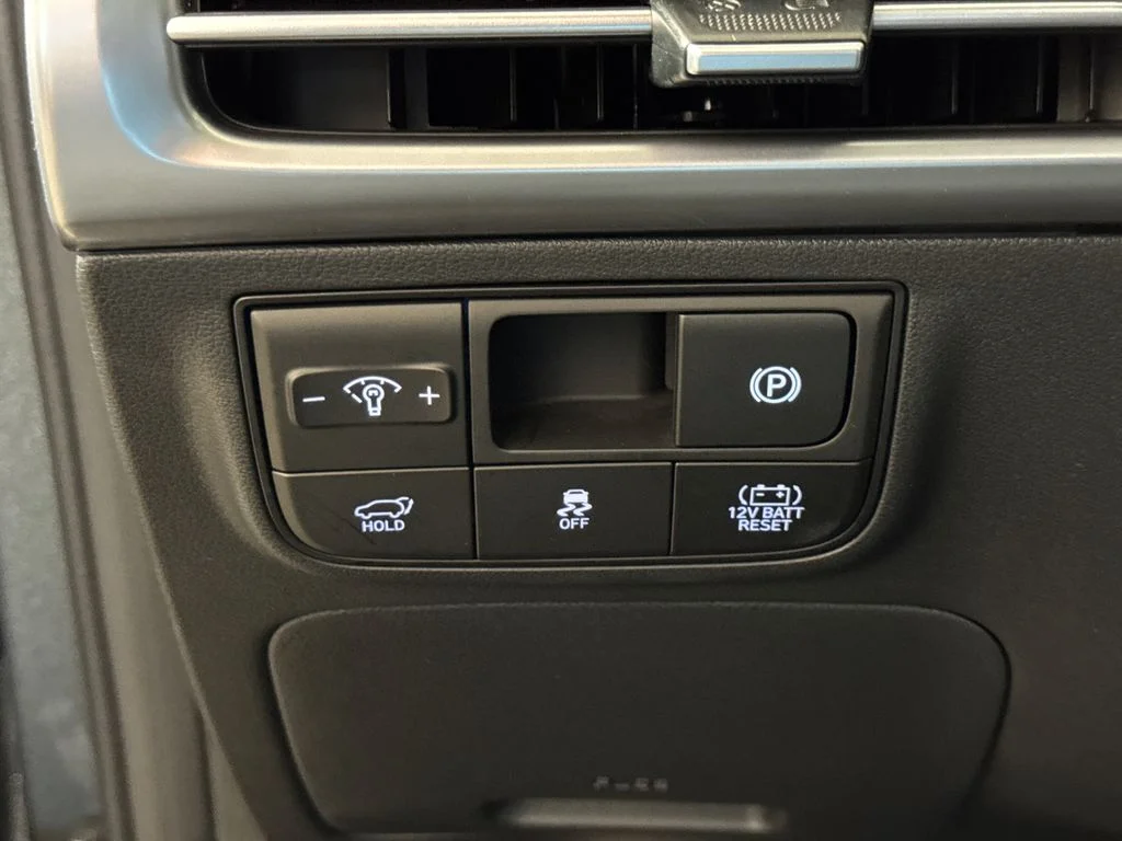 Used 2025 Gray Hyundai SEL Convenience image 30