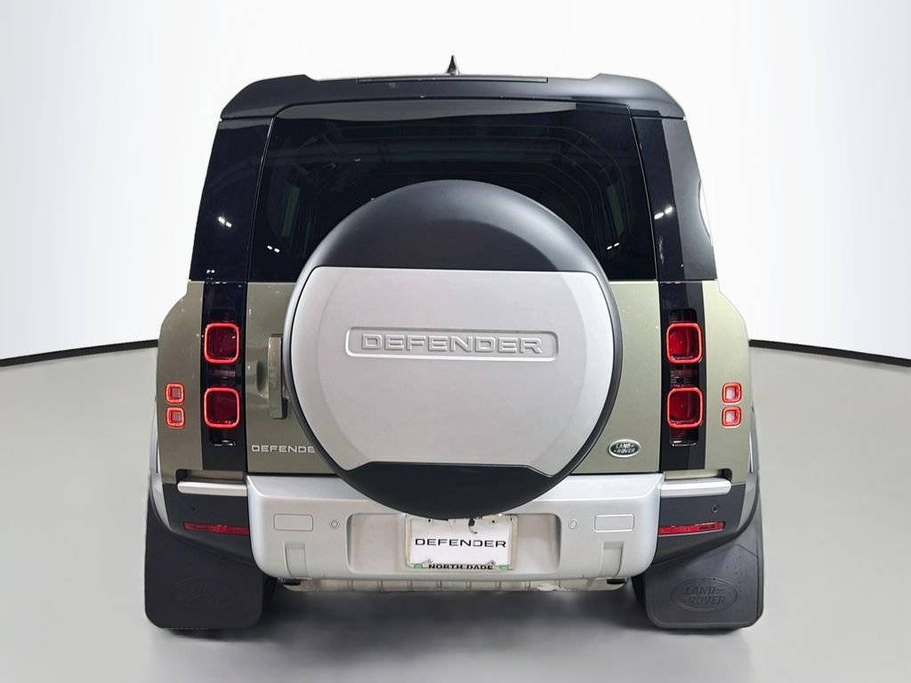 Used 2022 Green Land Rover S image 6