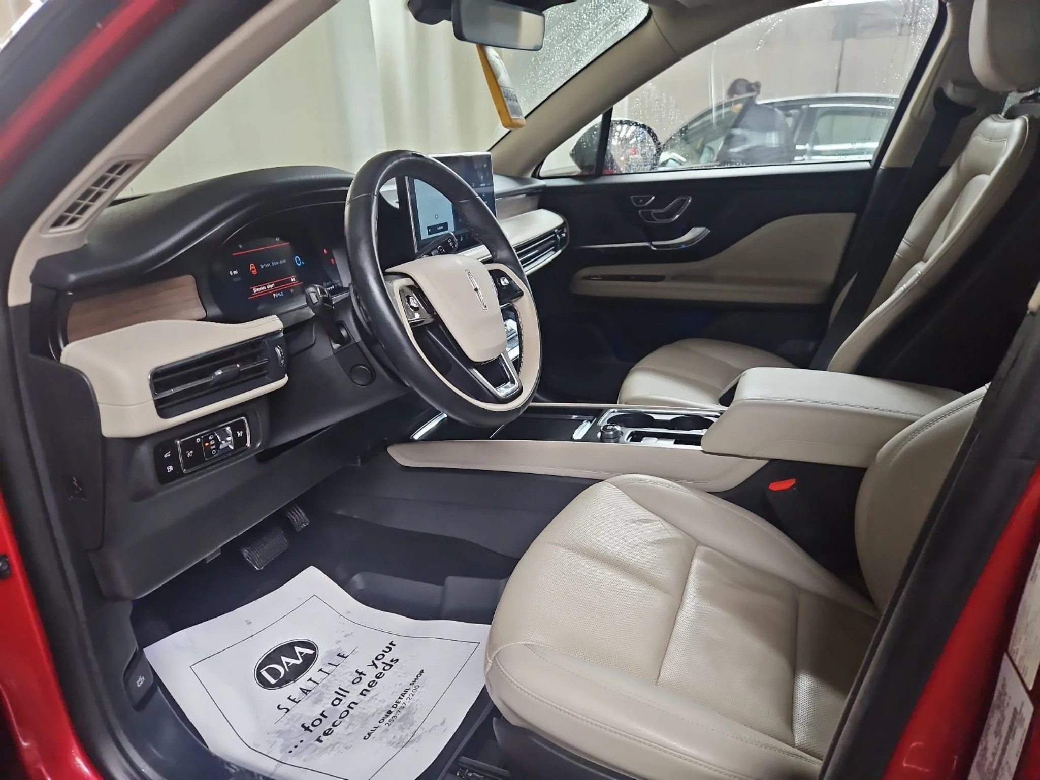 Used 2025 Red Carpet Metallic Tinted Clearcoat Lincoln Grand Touring image 5