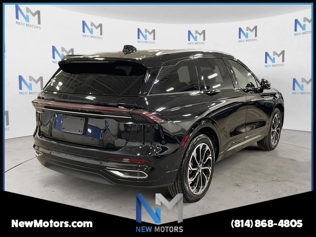 Used 2024 Black Metallic Lincoln Reserve image 5