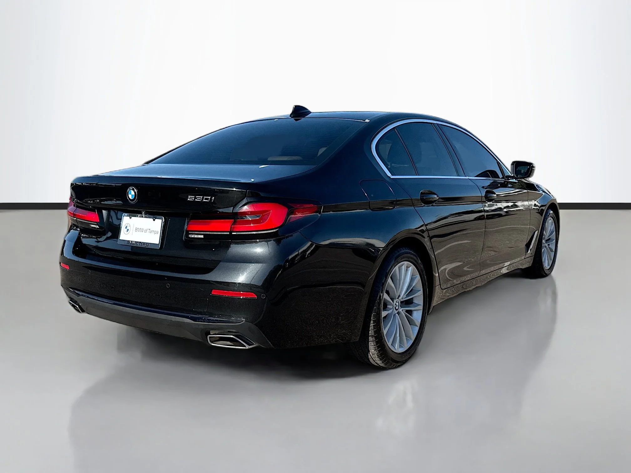 Used 2023 Black Sapphire Metallic BMW 530i image 3