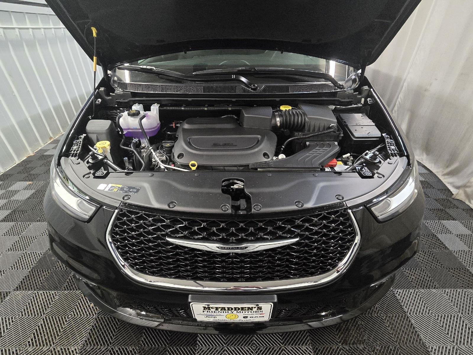 2026 Chrysler Pacifica Select - Photo 10