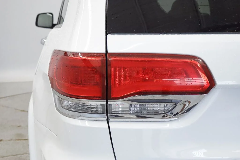 Certified Used 2020 White Jeep Overland image 14