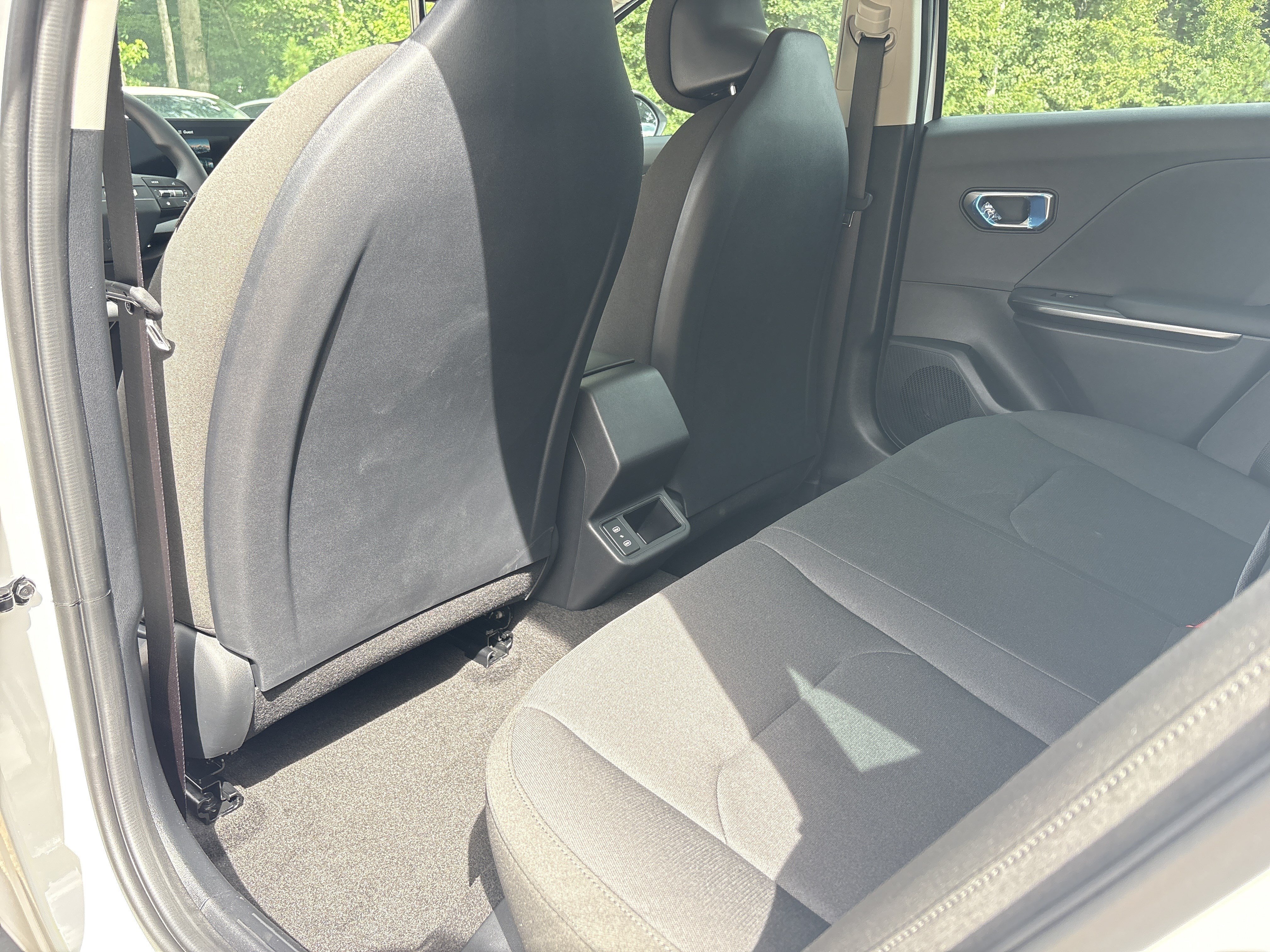 New 2026 Snow White Pearl Kia LXS image 23