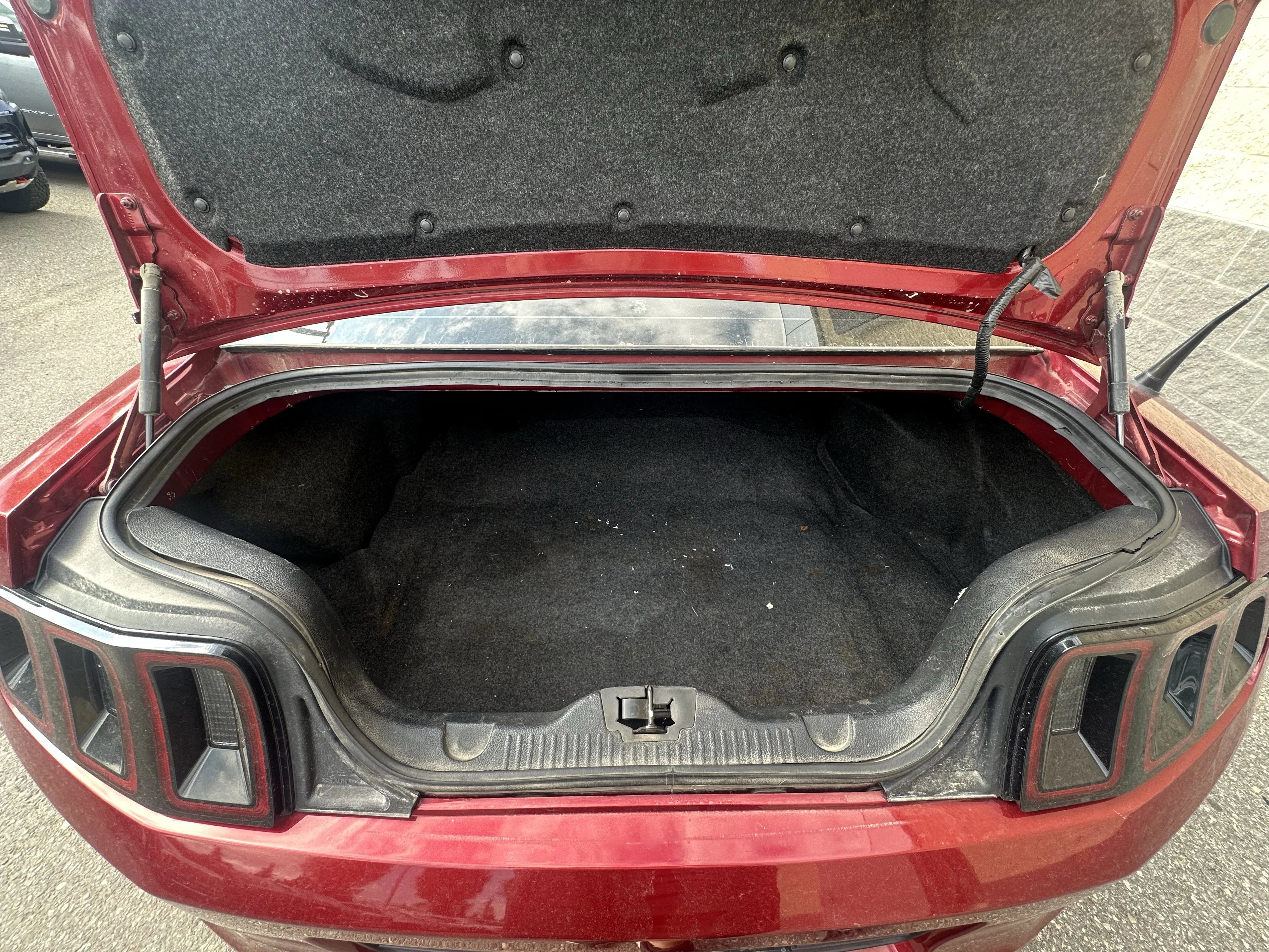 Used 2014 Red Ford V6 image 8