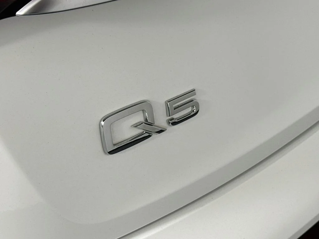 Used 2023 Ibis White Audi 40 Premium image 22